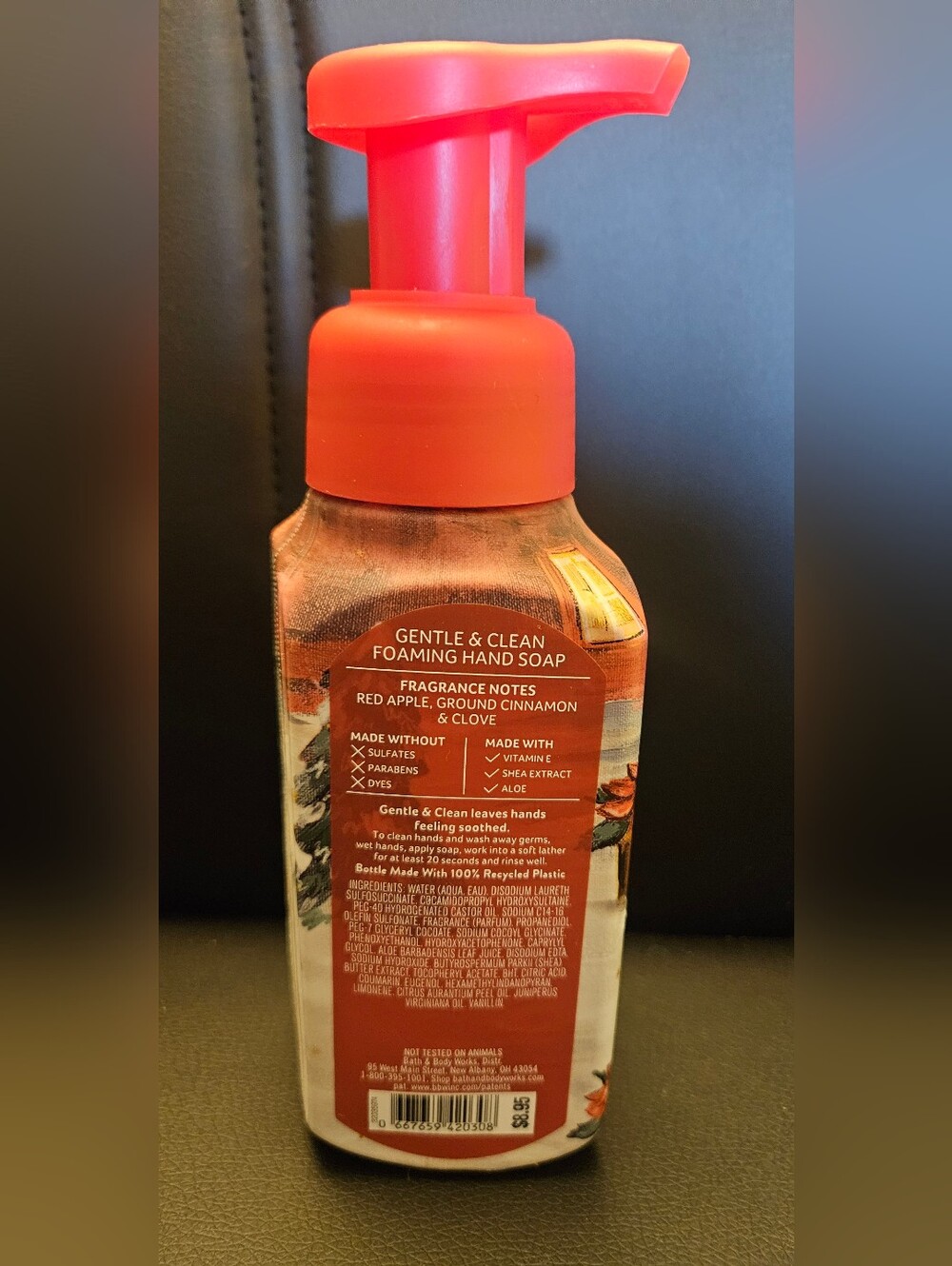 Bath & Body Works Red Holiday Foaming Hand Soap - 'Tis The Season - Picture 2 of 2